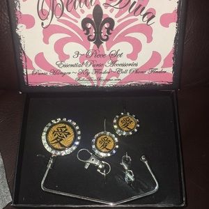 Bella Diva purse accessories